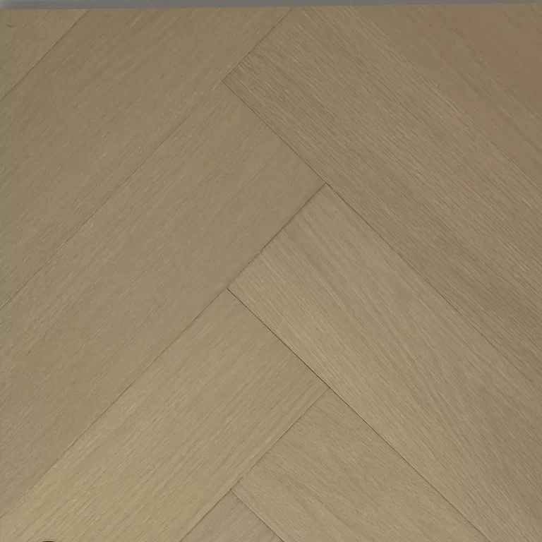 Lucid-Herringbone-Calm